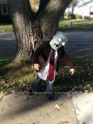 Plants vs. Zombies Flag Zombie Costume: I want BRAINS!