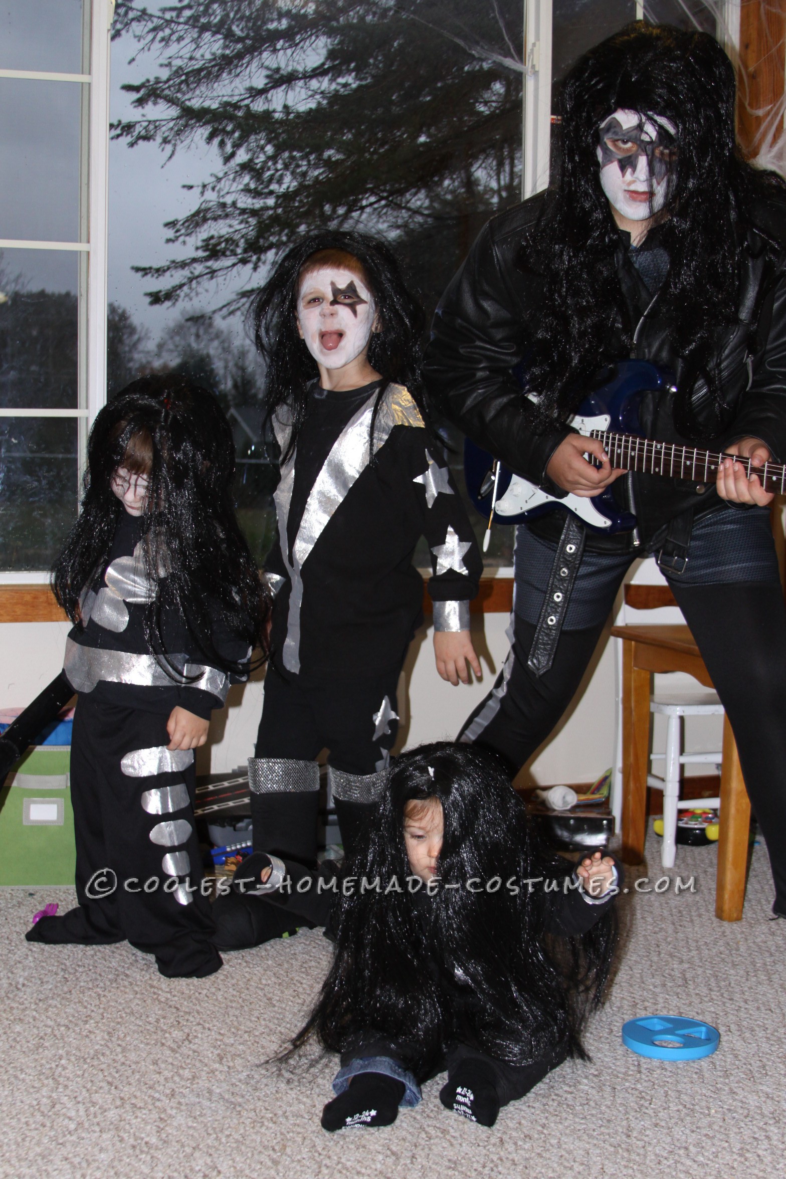 Cool Family KISS Costume (... and KISSING My Fingertips Goodbye!)