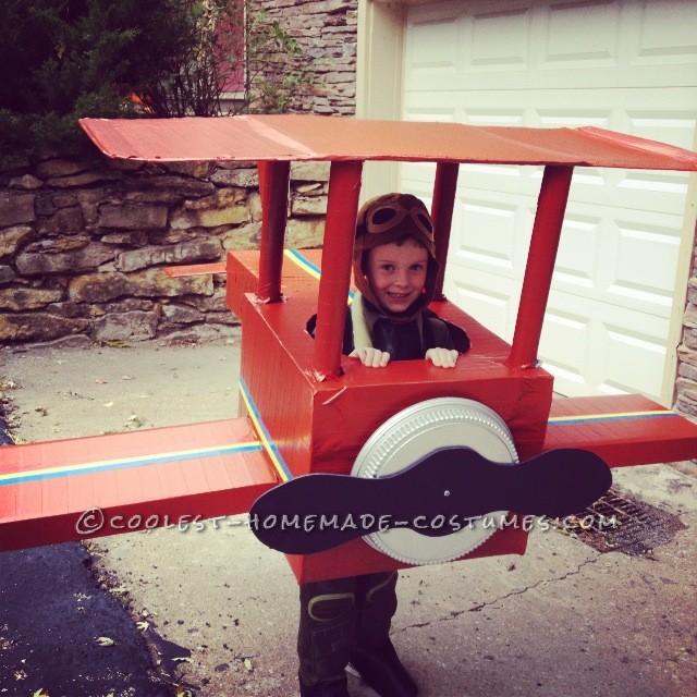 Cool Pilot and Airplane Cardboard Box Airplane Costume