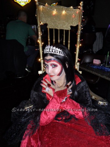 Awesome Wheelchair Costume: Queen of Hearts and her Golden Throne