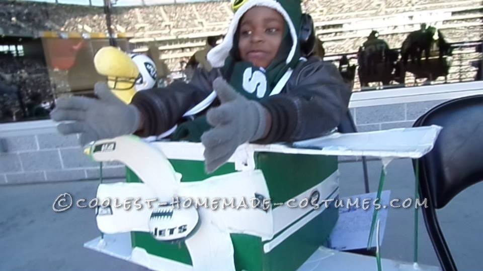 Cool DIY Costume: Snoopy The Flying Ace Combined with a NY Jet Fan