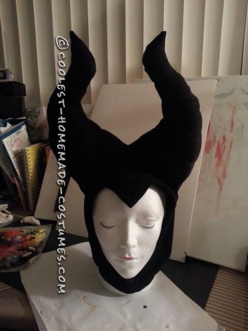 It is the day before Halloween, there wasn’t enough time for me to carefully plan out and design the horns. I have been studying Maleficent for a long time, drawing her horns again was easy for me.  I quickly drew four horns, sewed them together and stuffed them with lots of cotton pieces.
