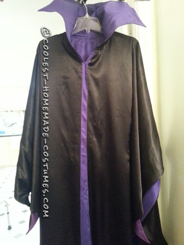 The robe was pretty much finished, it is time for make the light up staff. It took me around three days to make it.