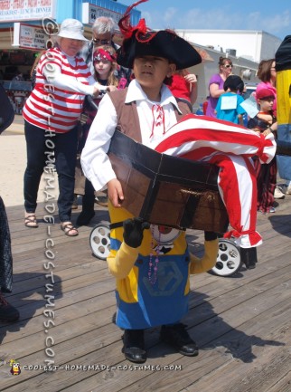 Optical Illusion Costume: A Minion Carrying a Pirate in a Treasure Chest