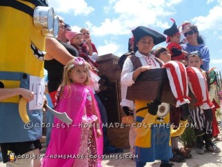 Optical Illusion Costume: A Minion Carrying a Pirate in a Treasure Chest