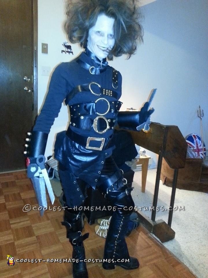 Low-Cost DIY Movie-Worthy Edward Scissorhands Costume