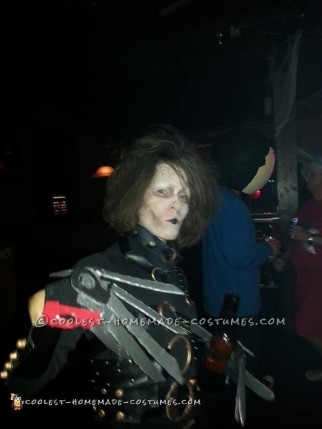 Low-Cost DIY Movie-Worthy Edward Scissorhands Costume