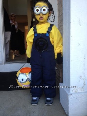 4 Year Old Minion Costume Makes Shocking Neighborhood Appearance