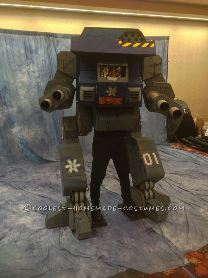 Seven-Foot-Tall Mechwarrior "Warhawk" Costume