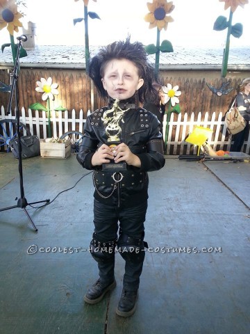 Cool Mom/Son Couple Costume: Edward Scissorhands and Peg Boggs