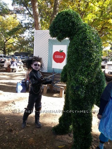 Cool Mom/Son Couple Costume: Edward Scissorhands and Peg Boggs