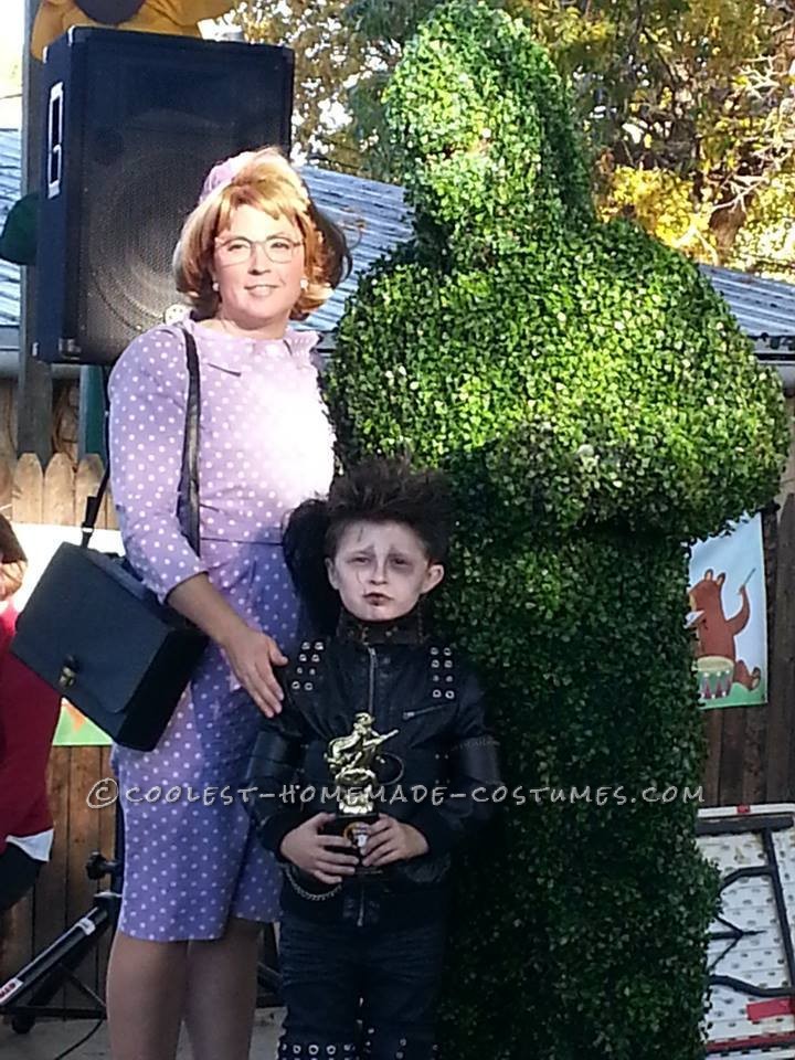 Cool Mom/Son Couple Costume: Edward Scissorhands and Peg Boggs