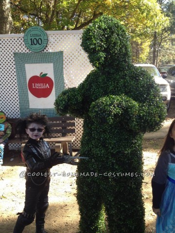 Cool Mom/Son Couple Costume: Edward Scissorhands and Peg Boggs