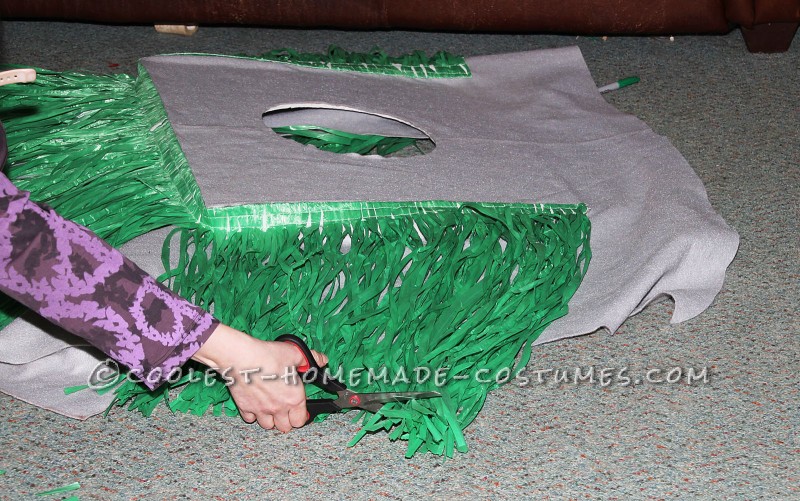 Attaching Grass Table Skirt to Table