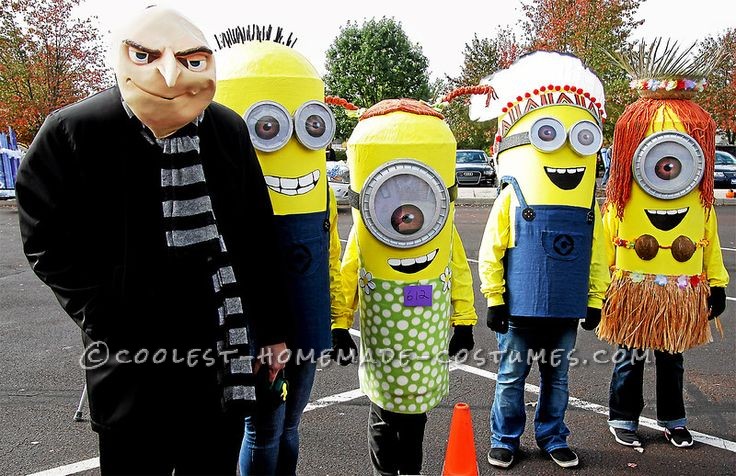 Dispicable Me Group Costume: Gru and his Minions!