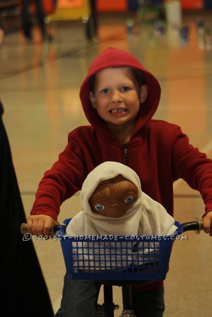 Easy and Cheap: Elliot and E.T. DIY Costume for a Boy