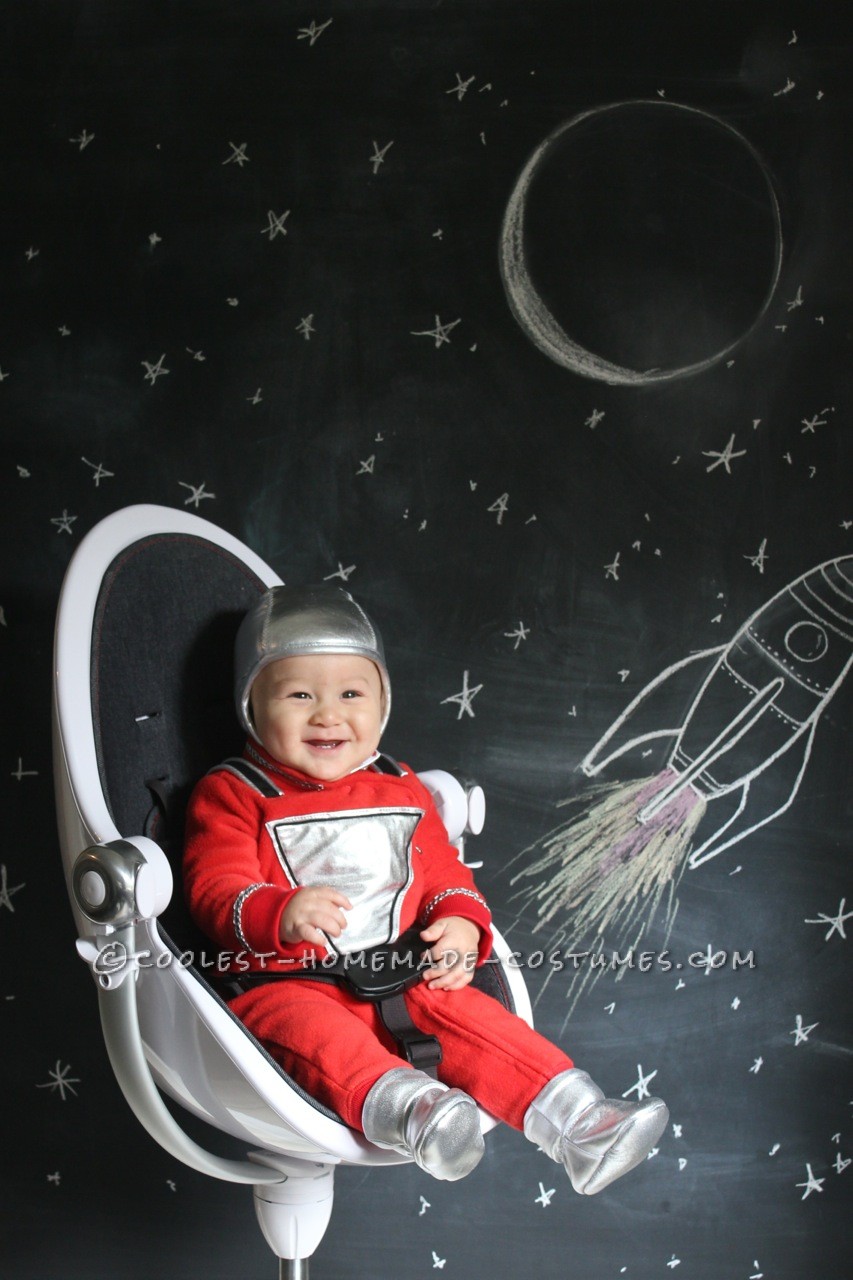 Baby Mork Costume in his Egg Spaceship... Nanu Nanu