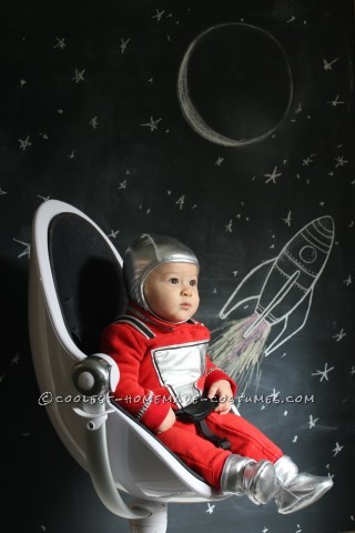 Baby Mork Costume in his Egg Spaceship... Nanu Nanu