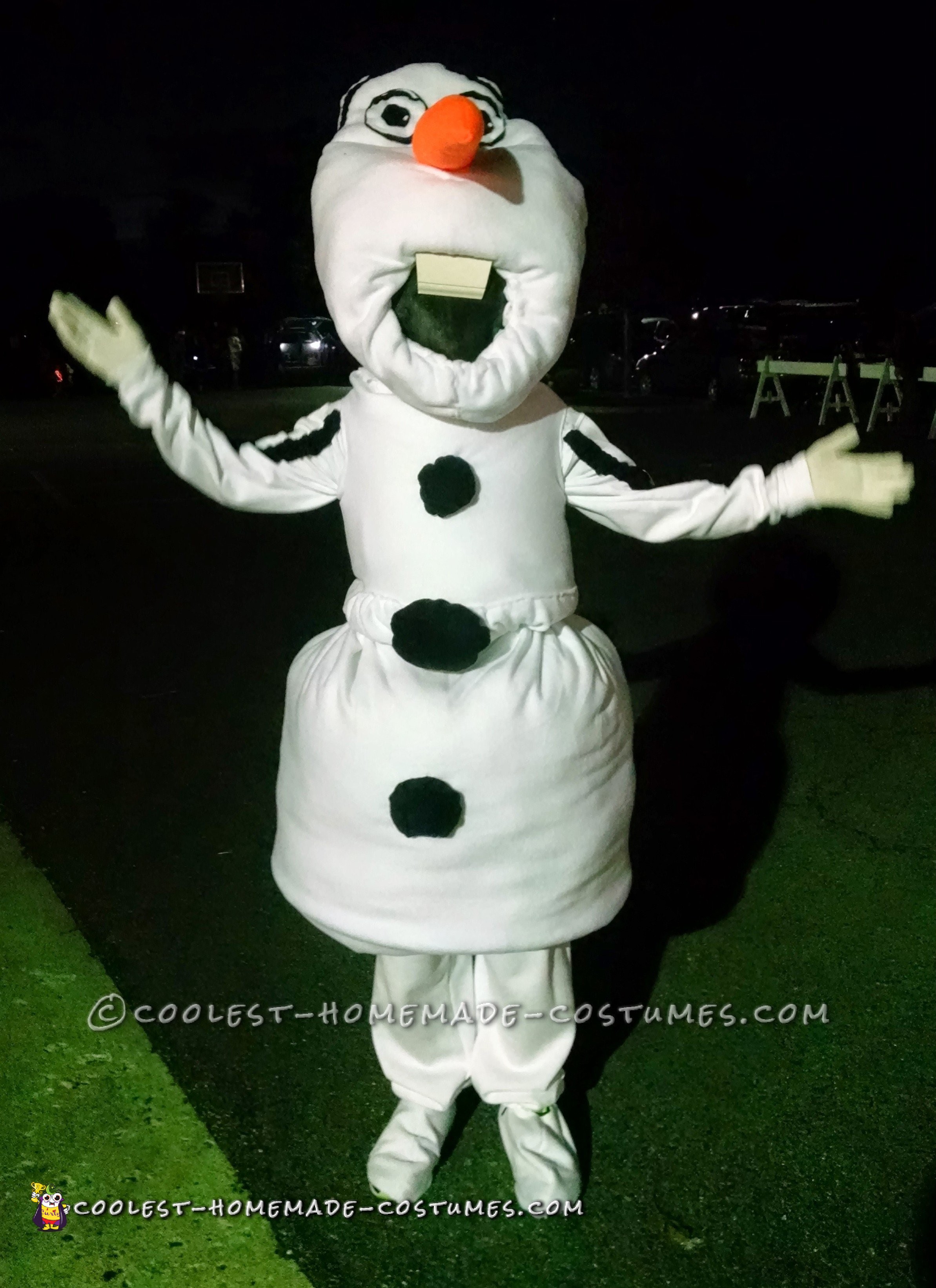 Child's Olaf Costume That Gives Warm Hugs