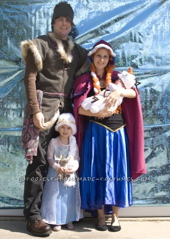 Cool Family Costume Idea: Frozen Family of Four