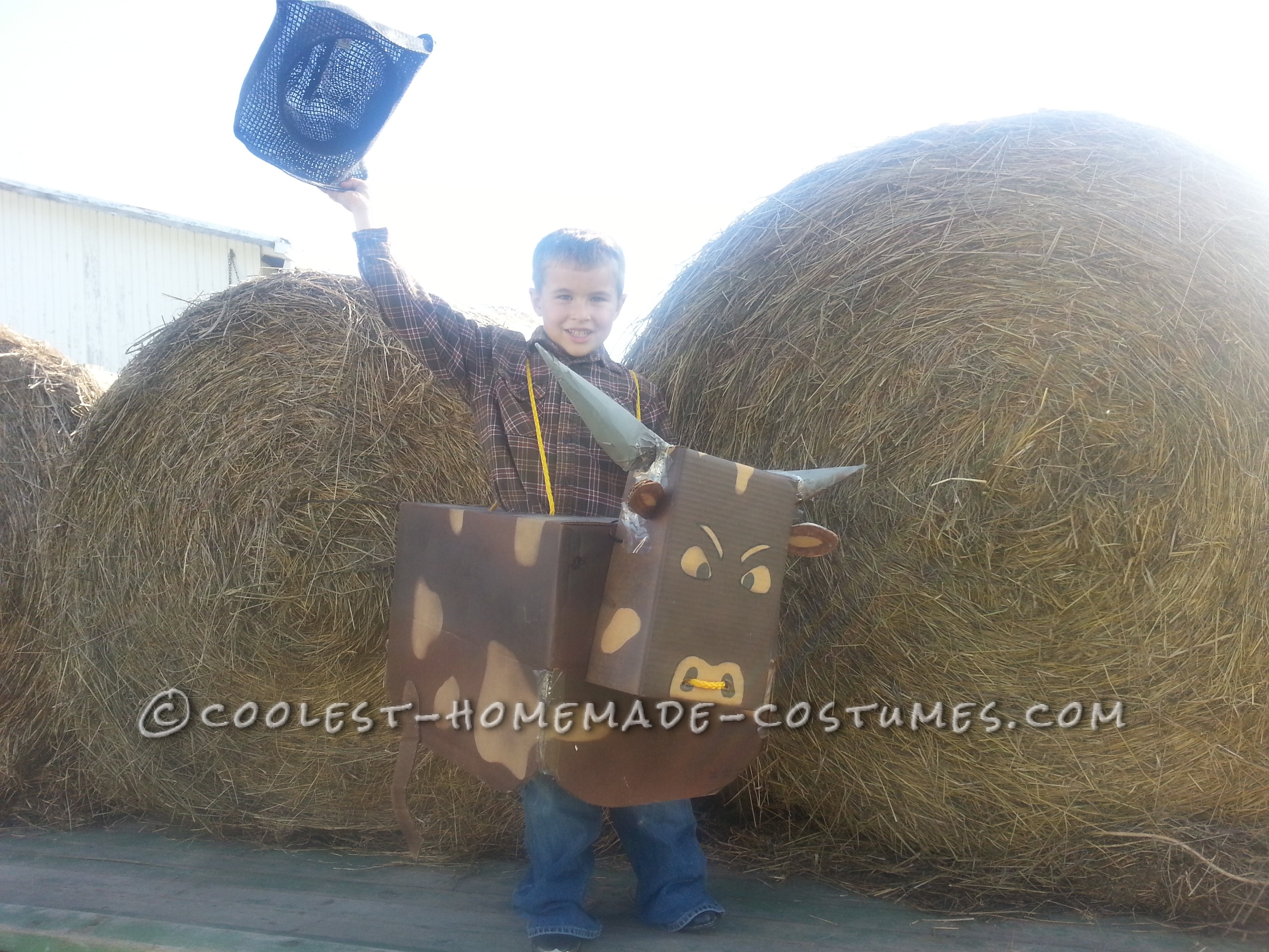 Cool Halloween Costume: Rodeo Cowboy Rides a Bucking Bull