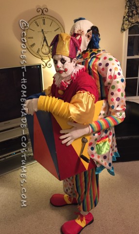 Scary Clown Carrying A Jack In The Box Illusion Costume