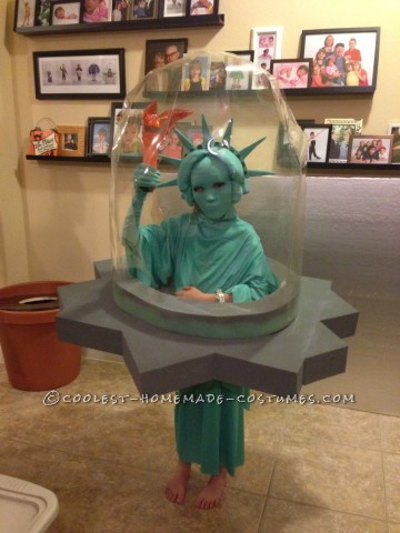 Cool NY Costume Idea: Statue of Liberty Snow Globe
