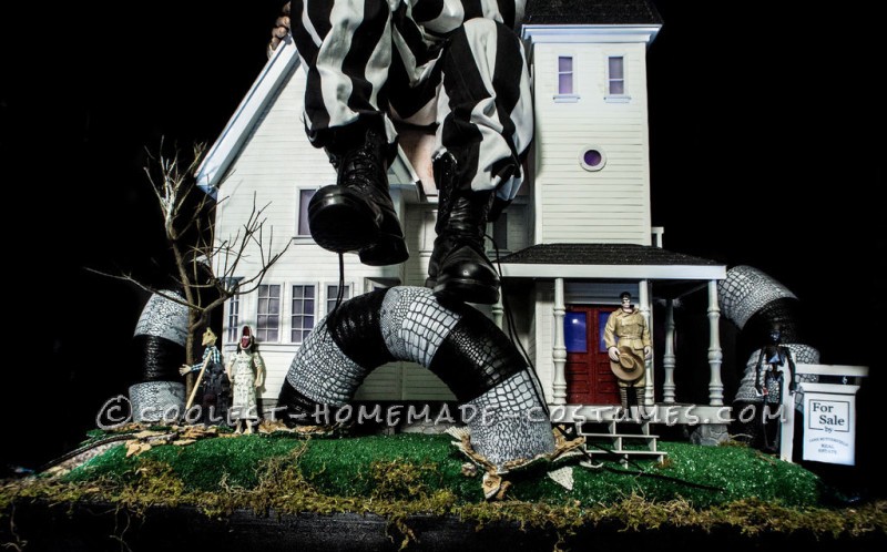 Ultimate Beetlejuice Sand Worm Puppet Costume