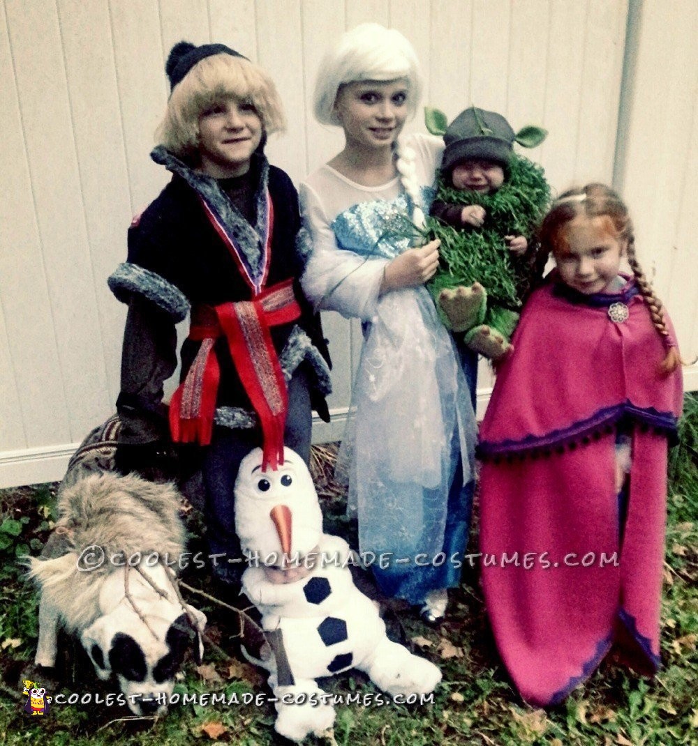 Family Frozen Costumes with Grand Kids and Grand Dog