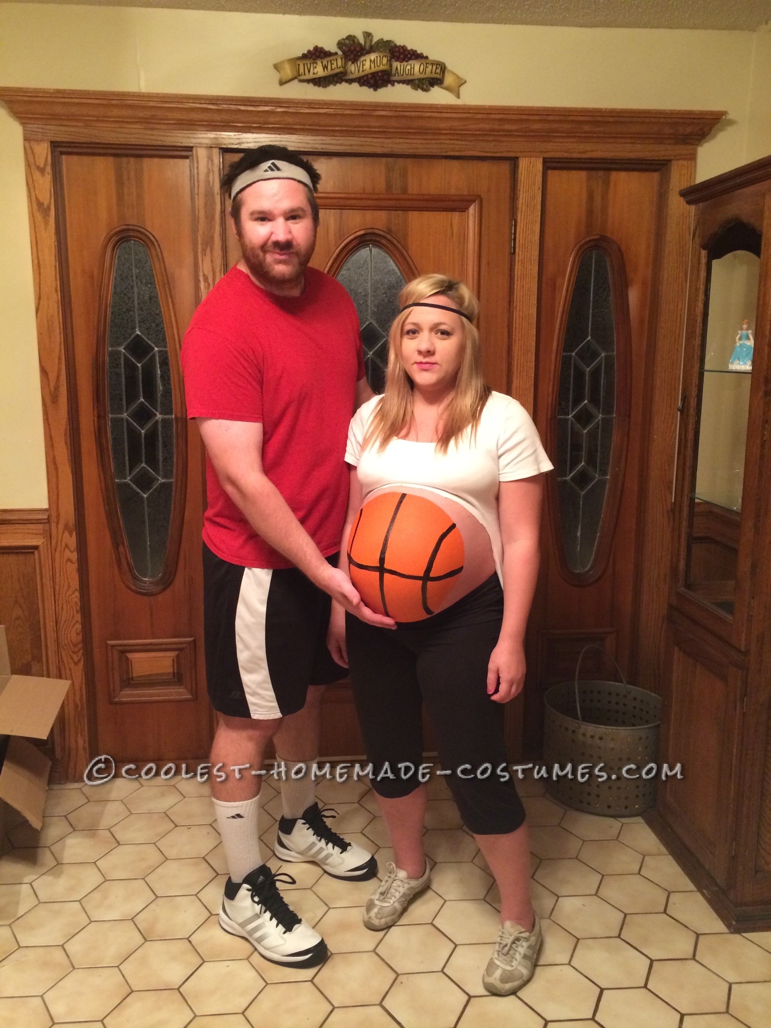 Pregnant Couple Costume: Basketball Player and Ball