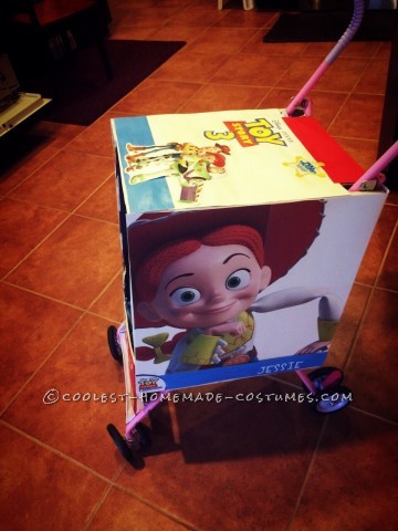 Cool Mom and Baby Costume: Toy Story Jessie Doll in Box Costume