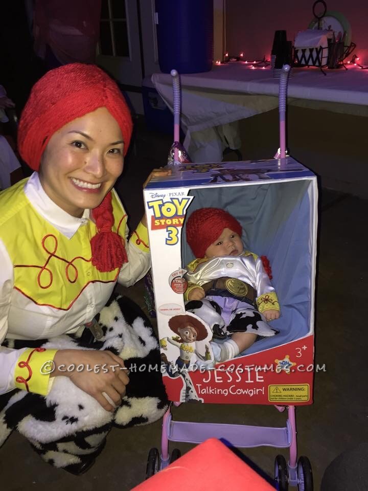 Cool Mom and Baby Costume: Toy Story Jessie Doll in Box Costume