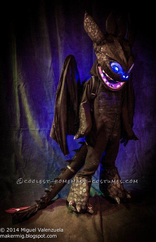 Toothless with mask closed.