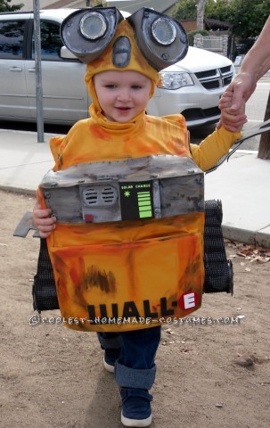 DIY Wall-E and E.V.E. Costumes for the Happiest Kids Ever!