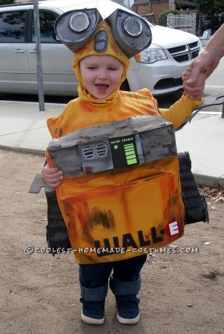 DIY Wall-E and E.V.E. Costumes for the Happiest Kids Ever!