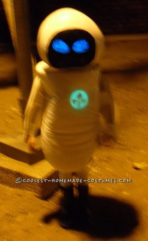 DIY Wall-E and E.V.E. Costumes for the Happiest Kids Ever!