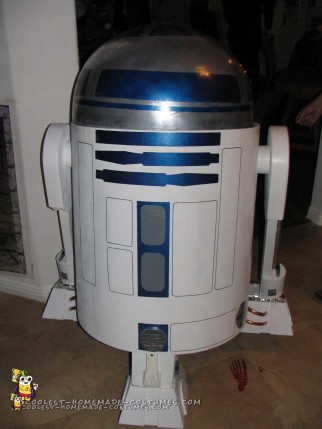 Amazing Drivable Homemade R2D2 Costume!