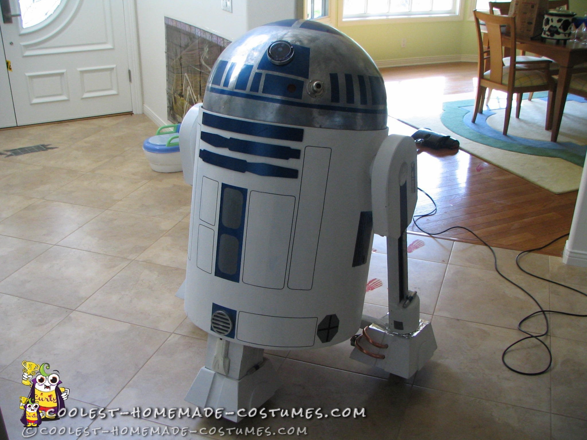 Amazing Drivable Homemade R2D2 Costume!