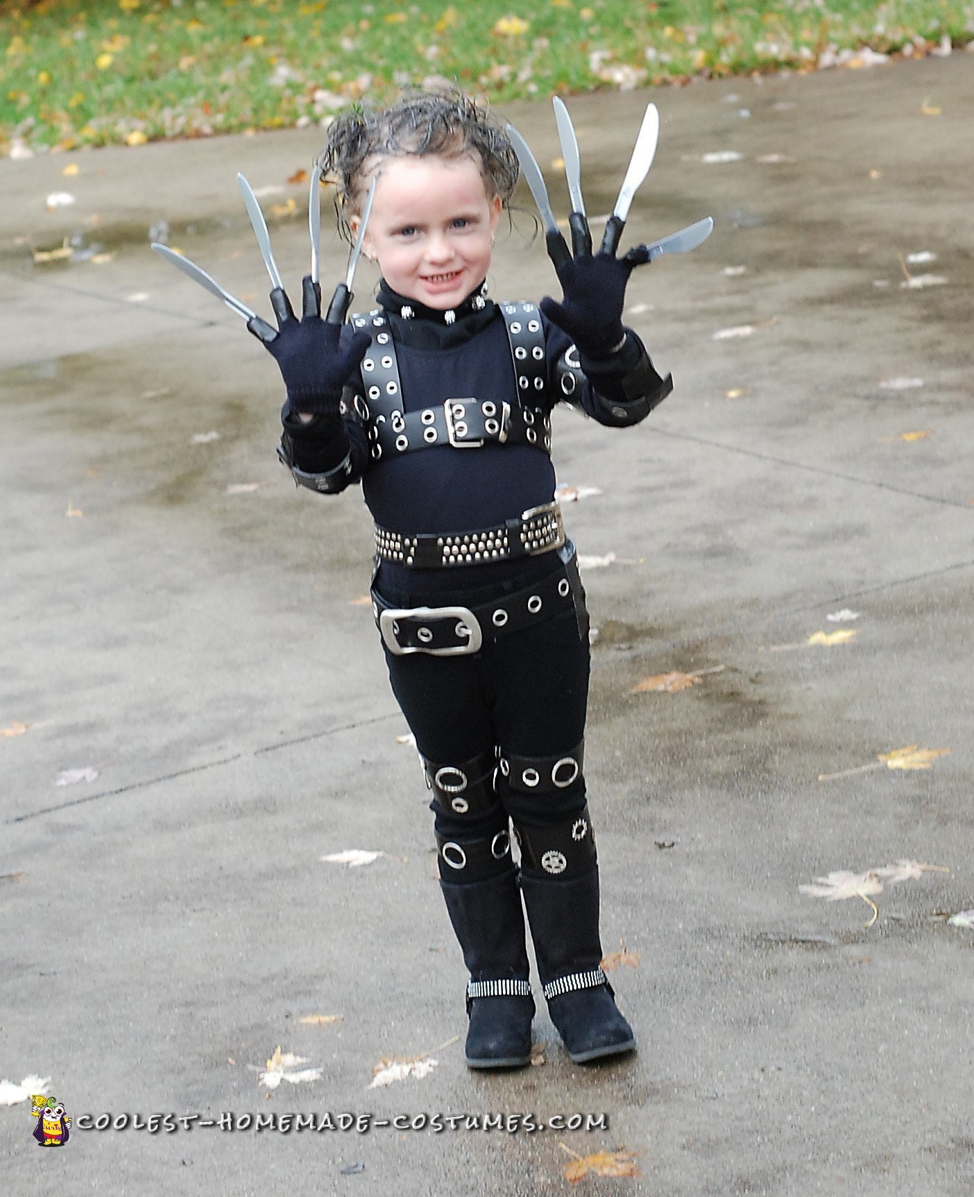 Awesome Edward Scissorhands Costume for a Girl
