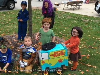 Awesome Mystery Machine with Velma and Shaggy