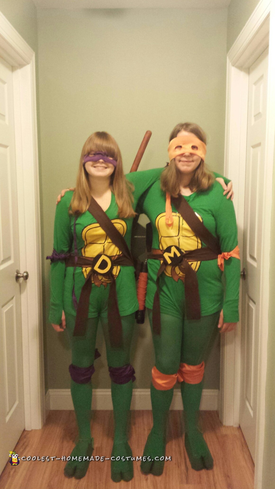 https://www.coolest-homemade-costumes.com/files/2015/11/shell-shocking-michaelangelo-and-donatello-costumes-147898.jpeg