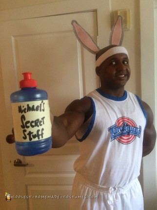 Space Jam's Bugs and Lola Bunny Couple Costume