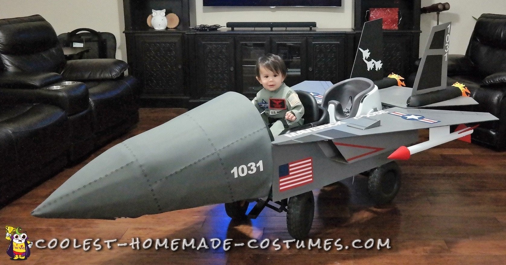 Easton and his Halloween plane costume - YouTube