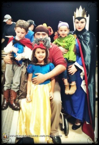 Disney's Snow White Family Halloween Costume