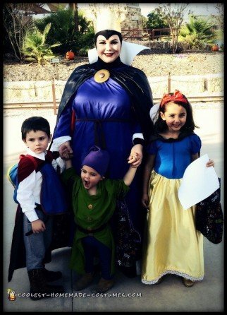 Disney's Snow White Family Halloween Costume