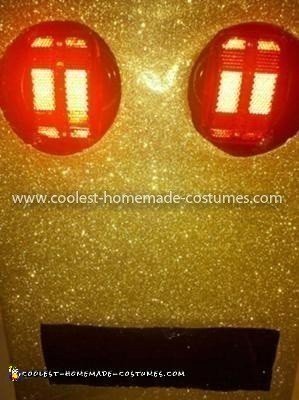 Coolest LMFAO Golden Robot Costume - Box head face close up