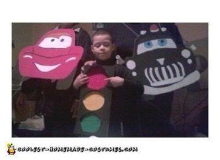 homemade-cars-and-traffic-light-group-costumes-21426752.jpg