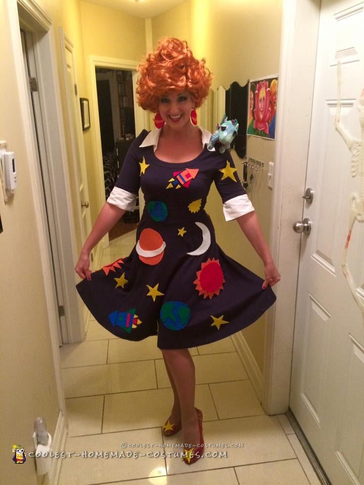 MISS. FRIZZLE - MAGIC SCHOOL BUS