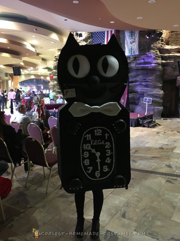 Awesome Homemade GIANT Kit-Cat Klock Costume with Automatic Moving Eyes