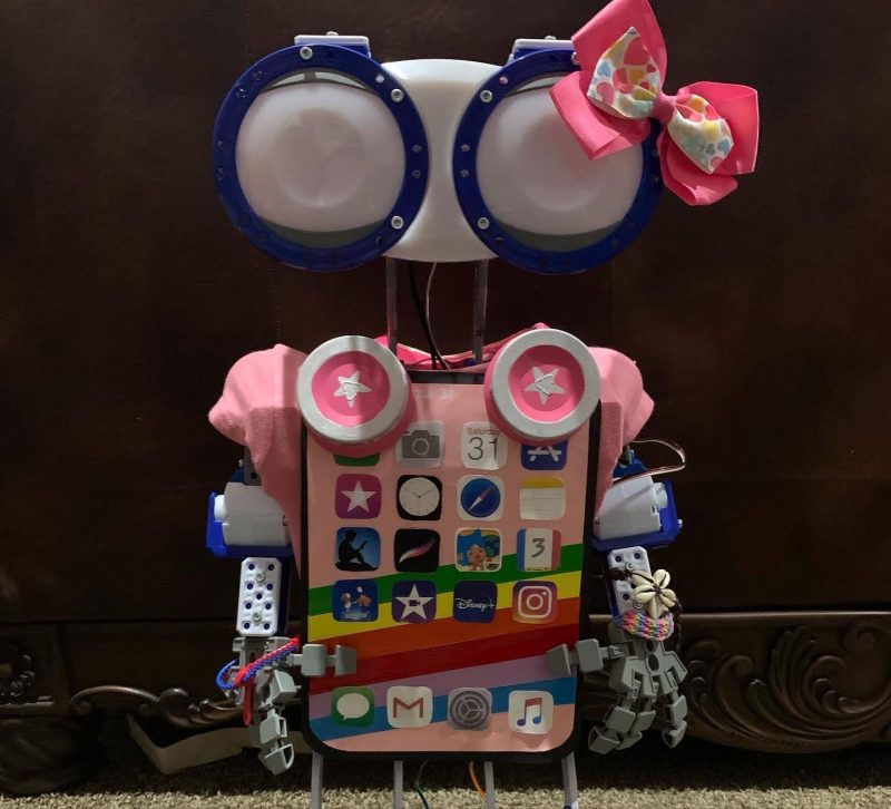 Easy and Cheap iPad Air Inspired Halloween Costumes for Meccanoid Robots